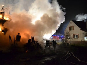 Na Frýdlantsku lehlo popelem stavení plné zvířat. Foto: HZSLK