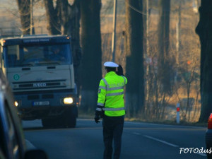 Projíždějící Seat Arosa srazil chodce u místní pošty. Foto: Jiří Dušek