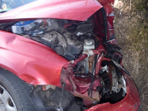 Náraz do stromu stál život čtyřiašedesátiletého muže. Foto: HZSLK