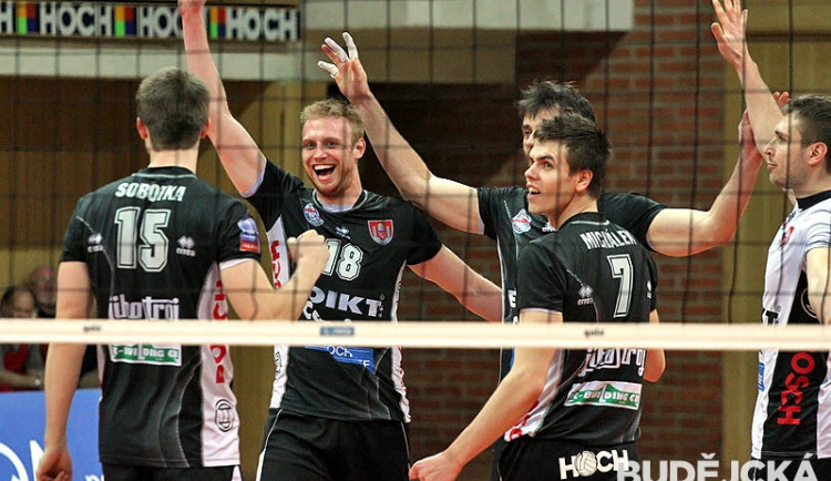 Jihostroj krůček od postupu. Proti Benátkám vede 3:0