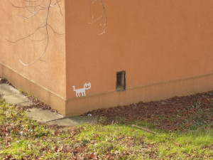 Kočky jsou i mimo centrum. Jiráskova ulice v Pavlovicích.