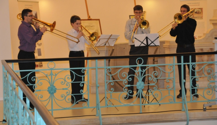 Benefice pro hospic v liberecké galerii vynesla bez mála 45 tisíc. Foto: Jiří Langer