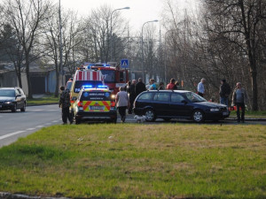 Z nehody u liberecké Hokejky vyvázl řidič téměř bez zranění