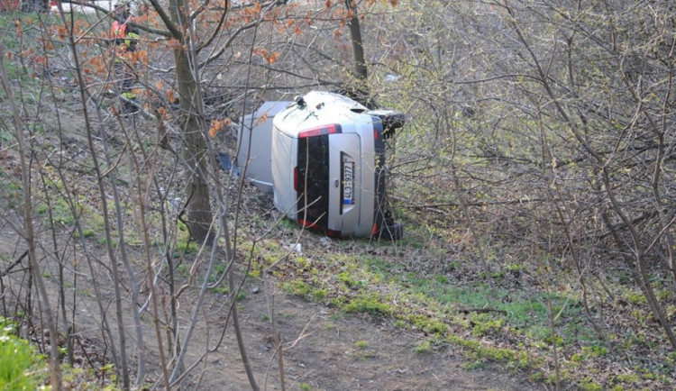 Z nehody u liberecké Hokejky vyvázl řidič téměř bez zranění
