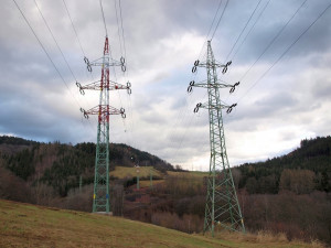 Hejnice bez proudu. Od elektřiny je odstřihl poražený strom