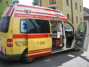 Turista se poranil při pádu ze šestimetrové výšky na Maloskalsku