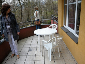 Senioři, kteří potřebují trvalou péči, už nemusejí pendlovat od léčebny k léčebně. Foto: Zuzana Minstrová