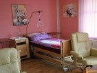 Senioři, kteří potřebují trvalou péči, už nemusejí pendlovat od léčebny k léčebně. Foto: Zuzana Minstrová