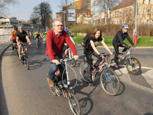 V úterý nechte auto doma. Cyklojízda láká na projížďku městem