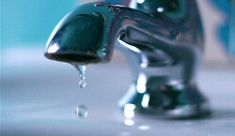 Máte ve schránce leták na rozbor vody? Rovnou ho vyhoďte