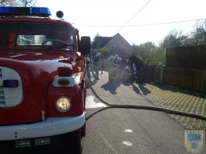 V Oldřichově na Hranicích hořel dům, jeden člověk se popálil. Foto: Hasiči Hrádek nad Nisou