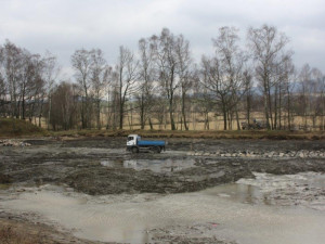 Nyní se pracuje na úpravách rybníku