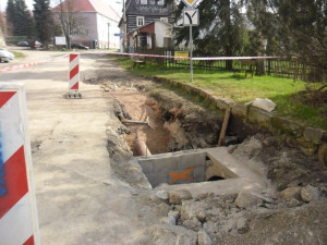 Kraj opravuje silnici k hranici s Německem. Hotovo bude ještě letos. Foto: Kraj-lbc.cz