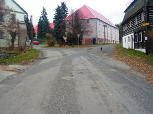 Kraj opravuje silnici k hranici s Německem. Hotovo bude ještě letos. Foto: Kraj-lbc.cz