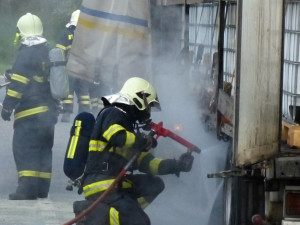Požár kamionu komplikoval dopravu na Liberecku. Foto: HZSLK