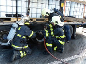 Požár kamionu komplikoval dopravu na Liberecku. Foto: HZSLK