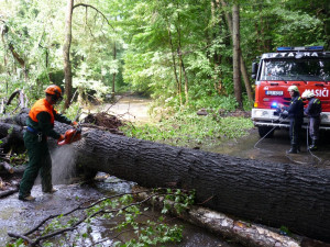 Chrastava - Andělská Hora 8.8. co  dokáže voda dopravit Foto: archiv SDH