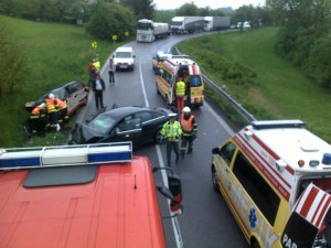 Vážná nehoda ve směru na Hradec si vyžádala čtyři zraněné