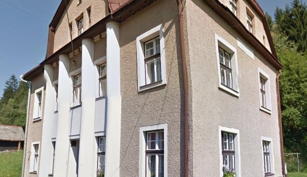 Dům, ze kterého mělo dítě vypadnout. Foto: Google