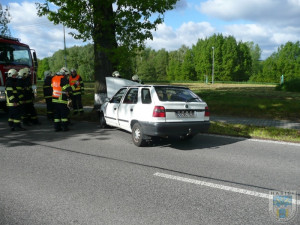 Hlavní tah na Žitavu blokovala v sobotu nehoda Felicie. Foto: Hasiči Hrádek nad Nisou