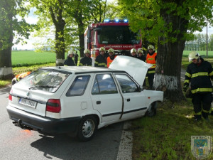 Hlavní tah na Žitavu blokovala v sobotu nehoda Felicie. Foto: Hasiči Hrádek nad Nisou
