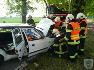 Hlavní tah na Žitavu blokovala v sobotu nehoda Felicie. Foto: Hasiči Hrádek nad Nisou