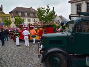 Hasiči slaví. Foto: Hasiči Hrádek