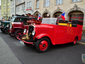 Hasiči slaví. Foto: Hasiči Hrádek