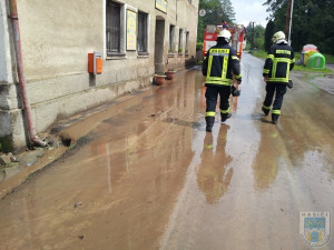 Úterní déšť vytopil restauraci ve Václavicích. Foto: Hasiči Hrádek nad Nisou