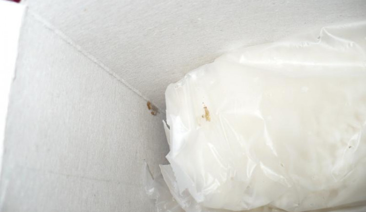 Jeden z balíčků rýže s larvami. Foto: SZPI