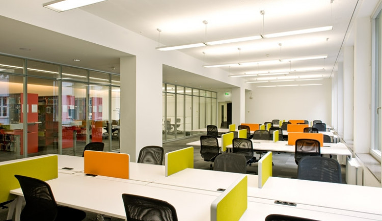 Projekt Stáže ve firmách – kolik pracovních míst reálně pomohlo najít utracených 800 milionů Kč?