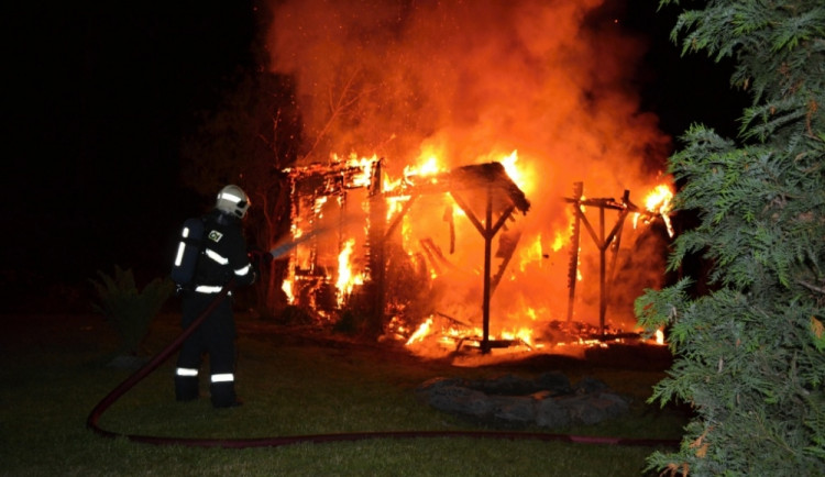 Po příjezdu nebylo takřka co zachraňovat. Foto: HZSLK