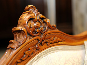 Radniční sklípek zaplnil historický nábytek z dílen studentů. Foto: MML/Jan Král