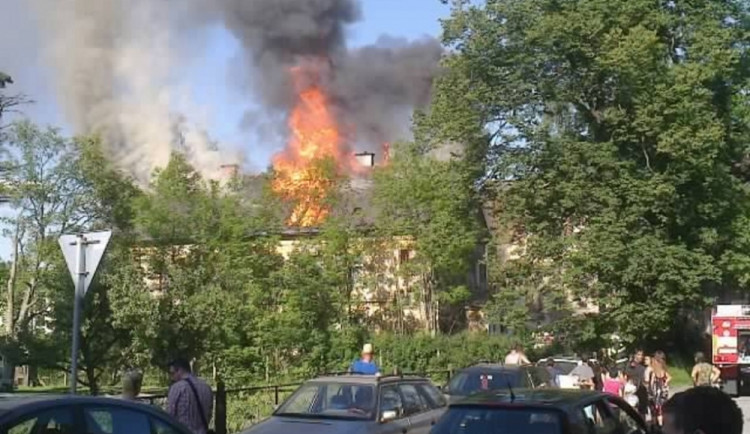 Požár ve Vesci. Foto: Tomáš Pustka