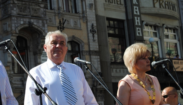 Miloš Zeman před radnicí. Foto: Michael Daněk