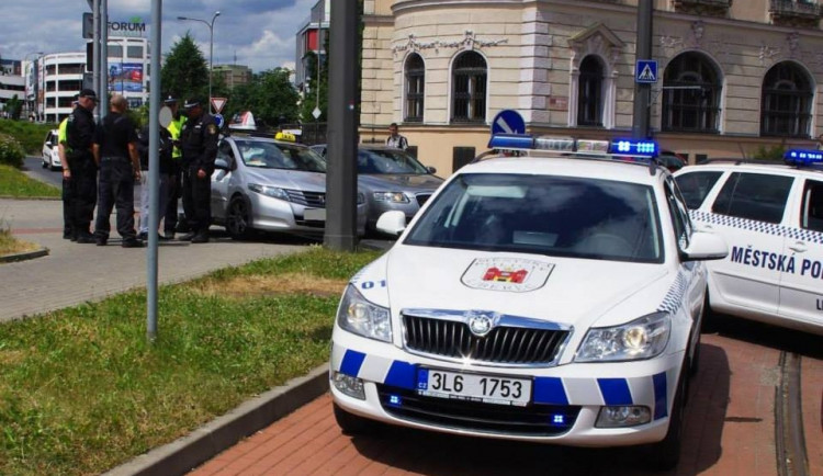 Strážníci zastavili opilého taxikáře Na Bídě. Foto: MP Liberec