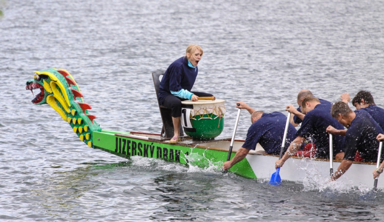 Dračí lodě na přehradě. Foto: MML