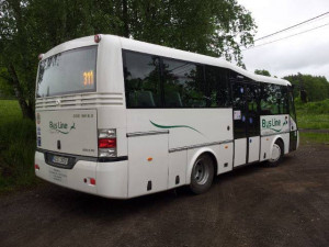 Řidič autobusu měl poranit cestujícího, vše ale popřel