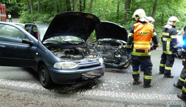 Nehoda si vyžádal dvě lehká zranění. Foto: Hasiči Hrádek nad Nisou