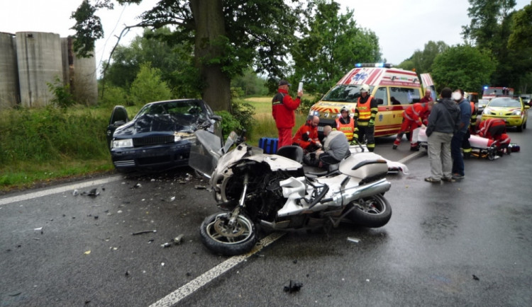 Nehoda si vyžádala tři zranění. Foto: HZSLK