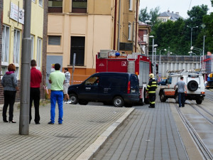 V Kladenské ulici hrozil ve středu dopoledne výbuch plynu. Foto: HZSLK