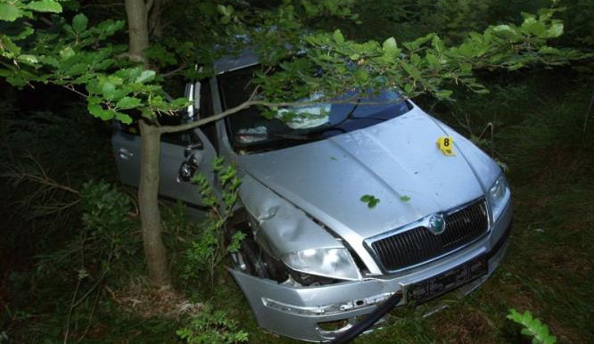 Při nehodě se vážně poranila spolujezdkyně. Foto: Policie ČR