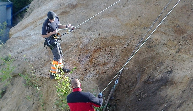 Sanace skalního masivu na Slovanu. Foto: Jan Král
