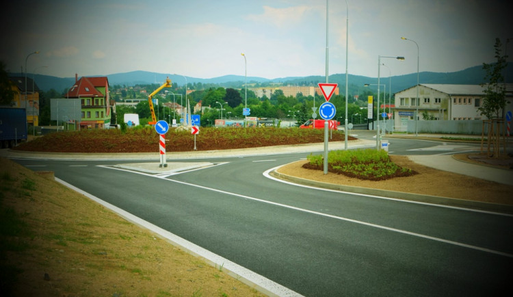 Okružní křižovatka Mládežnická. Foto: KÚLK