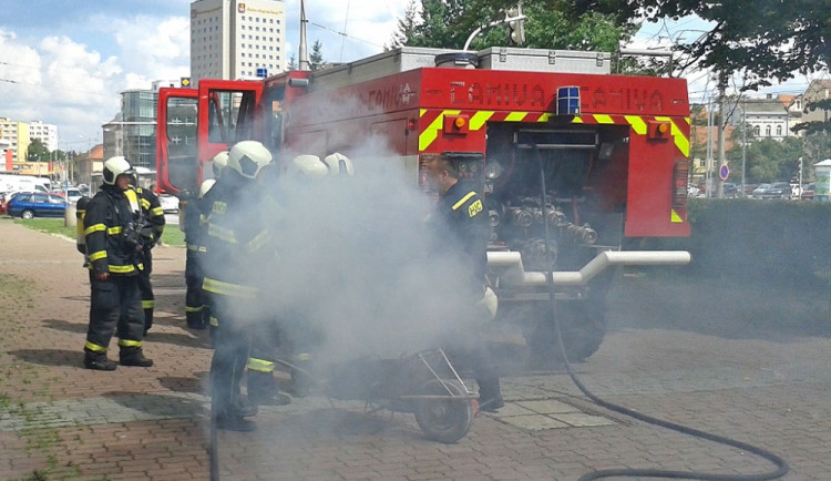 Kouř na Mariánském náměstí způsobily vypalované kabely