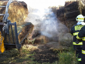 Požár hasiči likvidovali čtyřiadvacet hodin. Foto: HZSLK