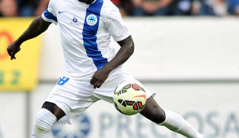 Dzon Delarge se trefil.Rušno ale bylo i před a po zápase. Foto: Jaroslav Appeltauer