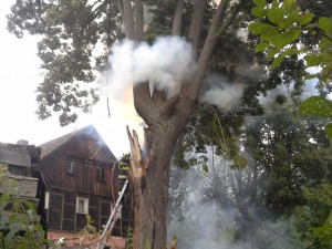 Bouřky od neděle trápí hasiče napříč celým krajem. Foto: HZSLK