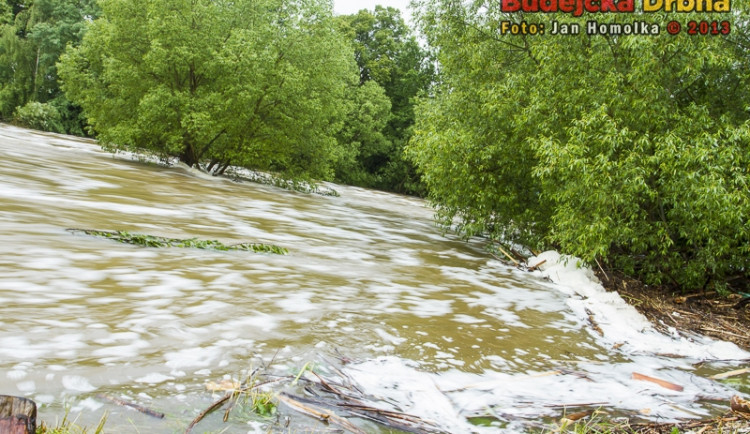 Prachaticko sužují povodně. Hasiči evakuovali tři tábory
