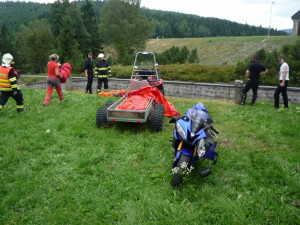Německý motorkář spadl do přepadu nádrže Souš. Foto: HZSLK